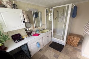 En-suite Shower- click for photo gallery